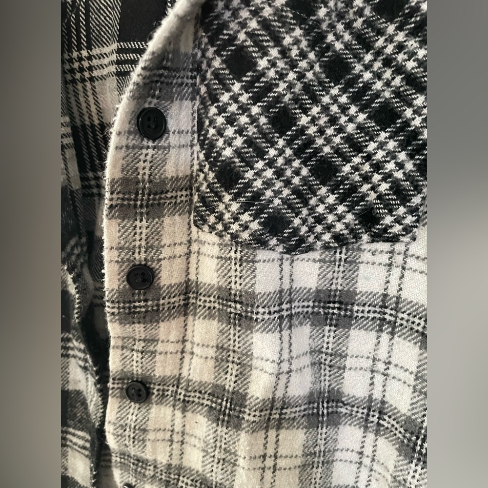 Buckle Youth size 8 flannel hoodie - Picture 6 of 6